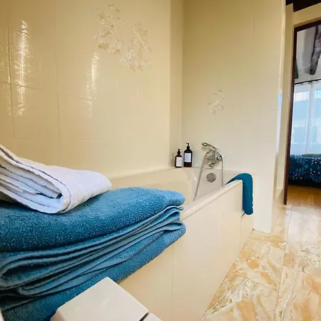Maison Le V - Proche Holiday home Montevrain
